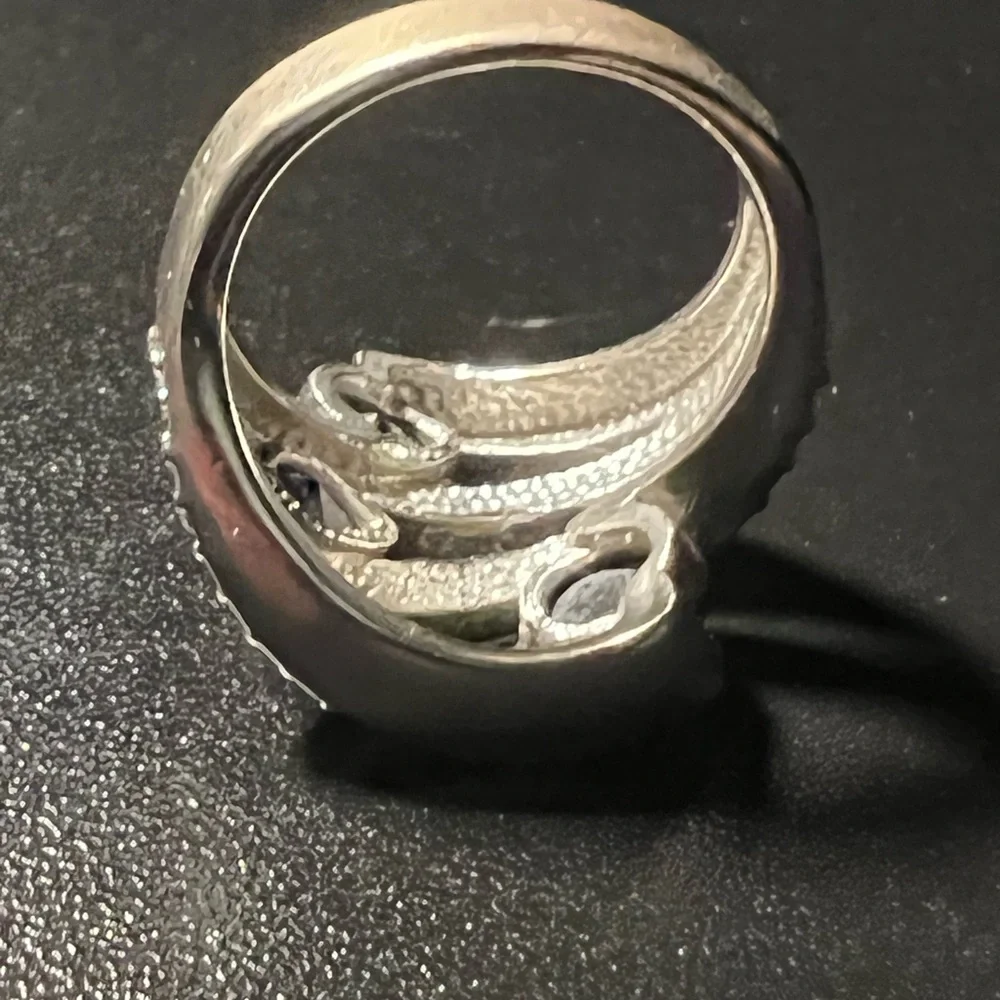 Beautiful ring - Picture 7 of 8